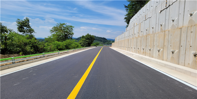 ▲ 청도군(군수 이승율)은 17일 ‘고평지구 급경사지 붕괴위험지역 정비사업’을 완료했다고 밝혔다.ⓒ청도군
