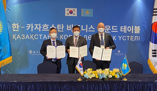 ▲ (사진 왼쪽부터)권형택 HUG 사장, 바이테렉 회장, KHC 사장이 MOU 체결식 후 기념촬영을 하고 있다.ⓒHUG