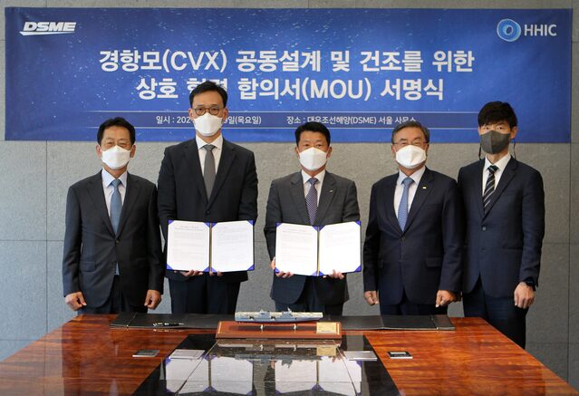 ▲ 이성근 대우조선해양 사장(오른쪽에서 두번째), 이병모 한진중공업 사장(왼쪽 첫번째) ⓒ대우조선해양