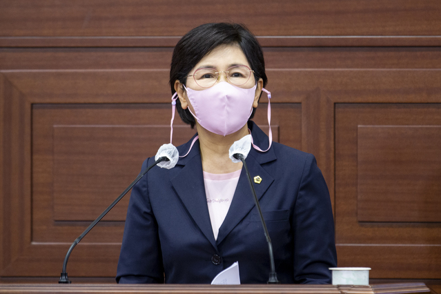 ▲ 경북도의회 이선희 의원(국민의힘, 비례대표, 기획경제부위원장)은 20일 제325회 임시회 본회의 도정질문에서 대구경북행정통합의 장점을 살릴 수 있는 특별지방자치단체 추진을 촉구했다.ⓒ경북도의회