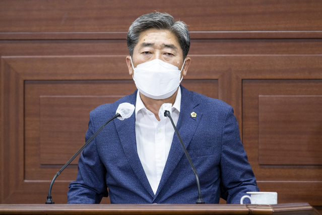 ▲ 나기보 경북도의원(국민의힘, 김천)은 20일 제325회 임시회 제1차 본회의 도정질문을 통해 경상북도 농촌 일손 부족 대책과 경북혁신도시 지역산업육성 대책 등 집행부의 대응책 마련을 강하게 촉구했다.ⓒ경북도의회