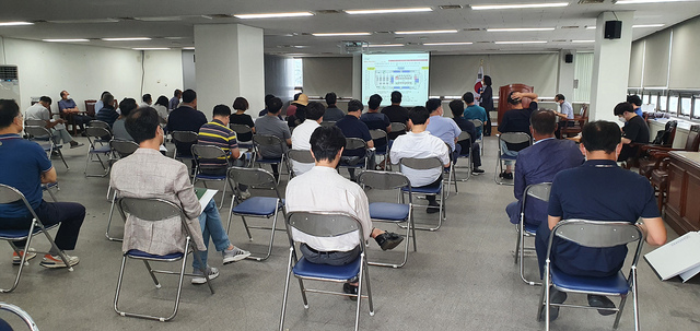 ▲ 대구시는 관련상가 이전 방식과 절차상 문제로 갈등을 빚은 (사)관련상가연합회와 관련상가 이전을 추진하기로 합의했으며, 도매시장 유통종사자 대상으로 시설현대화사업 설명회를 개최하는 등 도매시장 시설현대화사업을 본격적으로 추진한다.ⓒ대구시