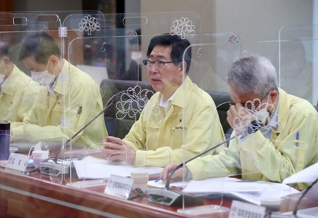 ▲ 양승조 충남도지사가 23일 도청에서 실국원장회의를 주재하고 있다.ⓒ충남도