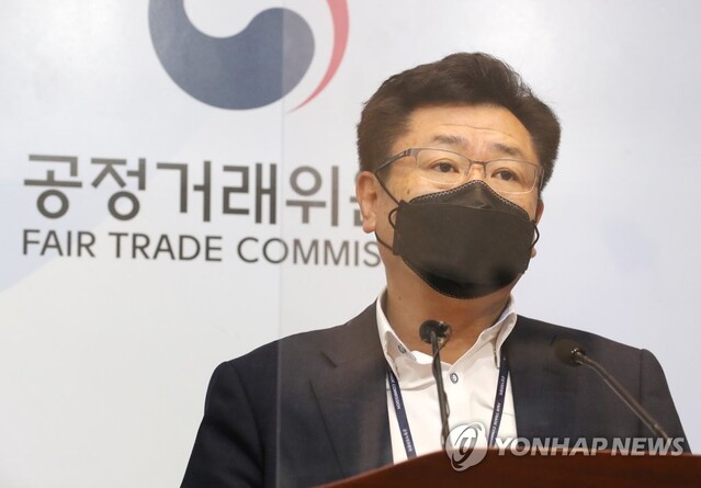 ▲ 고병희 시장구조개선정책관이 KT스카이라이프의 조건부 기업결합 승인배경을 설명하고 있다. ⓒ연합뉴스 제공