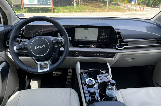 ▲ 신형 스포티지 하이브리드의 내부 인테리어 모습. ⓒ김재홍 기자