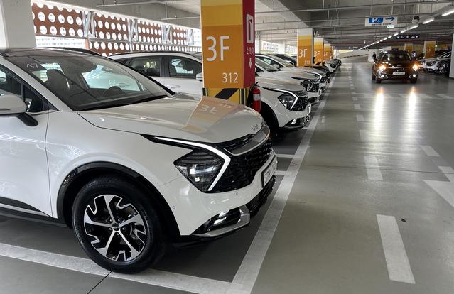 ▲ 시승행사장에 주차된 신형 스포티지 하이브리드 모습. ⓒ김재홍 기자