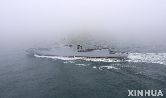 ▲ 중국판 이지스함인 055형 구축함. ⓒ뉴시스 신화통신. 무단전재 및 재배포 금지.