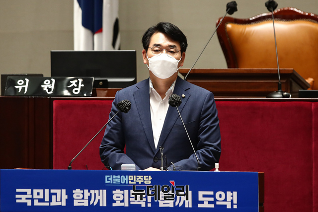 ▲ 박용진 더불어민주당 대선 경선후보가 26일 국회에서 열린 2021년 정기국회 대비 국회의원 워크숍에서 인사말을 하고 있다. ⓒ공동취재단