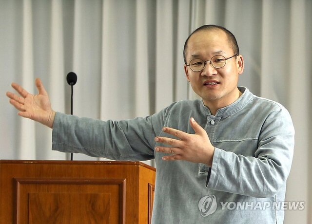 ▲ 강위원 전 경기도농수산진흥원 원장이 2014년 2월 5일 노인복지관에서 강의하는 모습. ⓒ연합뉴스