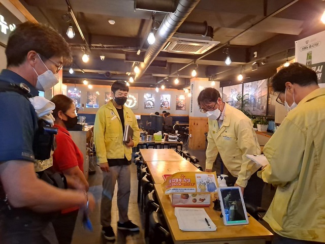 ▲ 울진군은 코로나19 방역지침 위반 위생업소에 대해 엄중한 조치를 하기로 했다.ⓒ울진군