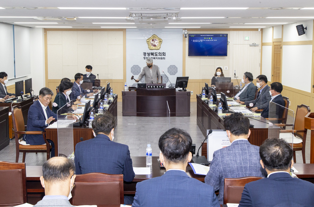 ▲ 경북 군위군의 대구시 편입 추진안인 ‘경상북도 관할구역 변경(안)’에 대한 의견제시의 건은 경북도의회 본회의에 상정되면서 통과 여부가 주목된다.ⓒ경북도의회