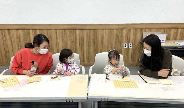 ▲ 출산통합지원센터 가족행복감성 행사에 엄마와 아이들 사진.ⓒ의성군