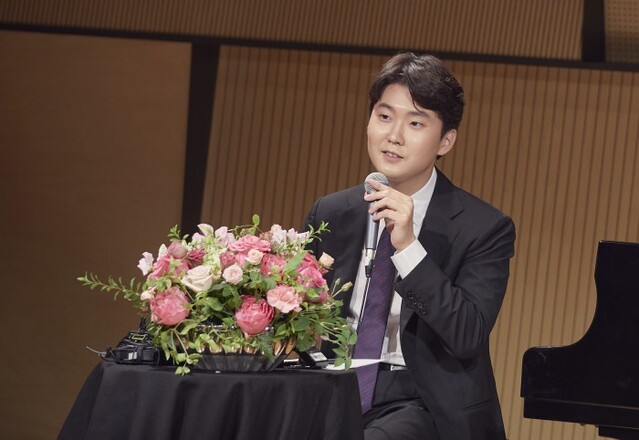 ▲ 9월 3일 서울 서초구 예술의전당 인춘아트홀에서 진행된 조성진 두 번째 쇼팽 앨범 발매 기념 기자간담회.ⓒ크레디아