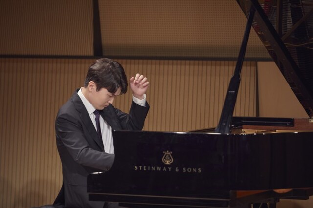 ▲ 9월 3일 서울 서초구 예술의전당 인춘아트홀에서 진행된 조성진 두 번째 쇼팽 앨범 발매 기념 기자간담회.ⓒ크레디아