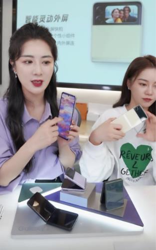 ▲ 웨이야(왼쪽)의 라이브 커머스 방송 ⓒ연합뉴스