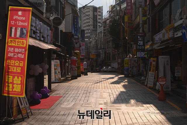 ▲ 강화된 사회적 거리두기 여파로 움츠렸던 주류 업계가 다시 활기를 띠고 있다. 수도권 사적 모임 기준이 최대 2인에서 6인으로 늘어나면서 억눌렸던 유흥시장 내 주류 수요가 살아날 것이라는 기대다. 업계는 이달부터 본격 주류시장이 회복될 것으로 내다봤다.ⓒ뉴데일리DB