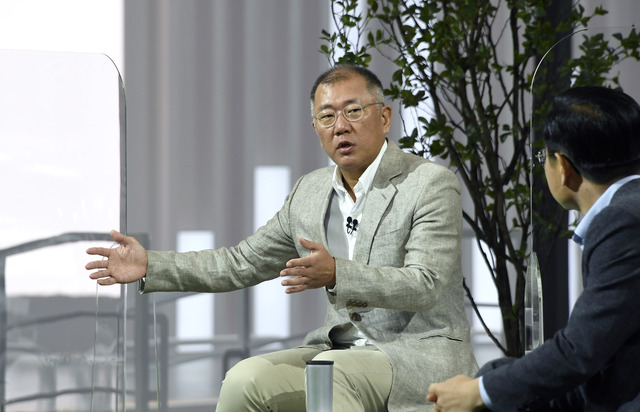 ▲ 정의선 현대차그룹 회장이 미디어 Q&A에서 답변하는 모습. ⓒ현대차그룹