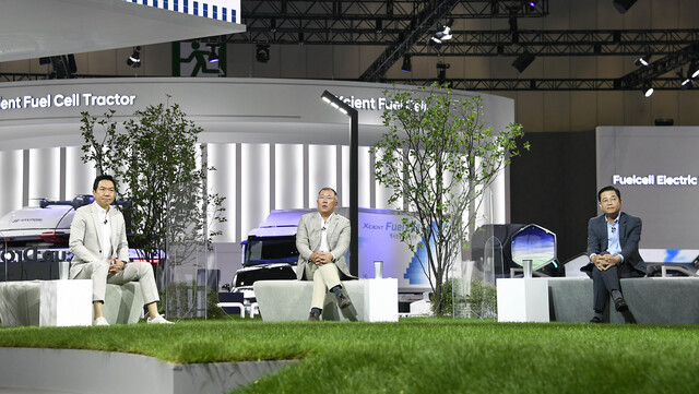 ▲ 정의선 현대차그룹 회장은 내년 상반기 국내에서도 수소전기트럭이 양산된다고 밝혔다. 
 ⓒ현대차그룹