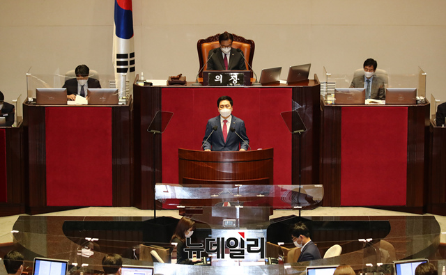 ▲ 김기현 국민의힘 원내대표가 9일 오전 국회에서 열린 본회의에서 교섭단체 대표연설을 하고 있다.ⓒ이종현 기자(사진=공동취재단)