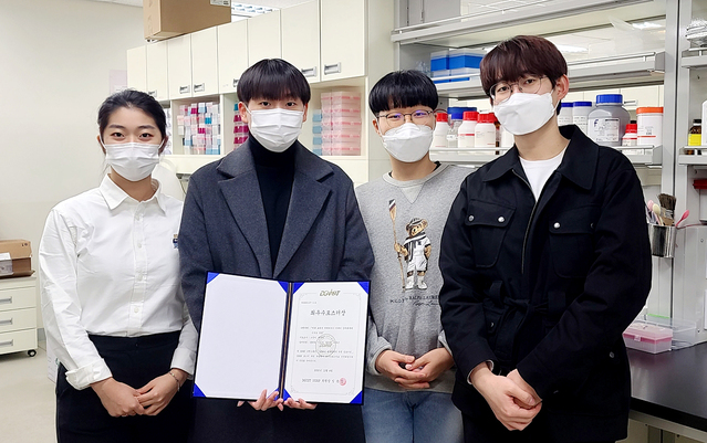 ▲ DGIST(총장 국양) 기초학부생(윤태리, 신소은, 방경원, 이무근)들로 구성된 연구팀(지도교수 뇌·인지과학전공 백명인 교수, 기초학부 조정아 교수)이 진행한 연구가 SCI급 저널 ‘International Journal of Molecular Sciences(Q1 저널)’에 7월 21일 게재됐다.ⓒDGIST