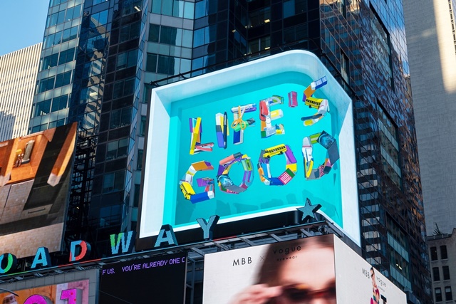 ▲ LG전자가 미국 뉴욕 타임스스퀘어 전광판에서 'Life’s Good' 메시지를 담은 3D 콘텐츠를 상영하고 있다. ⓒLG전자