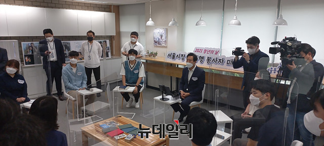 ▲ 오세훈 서울시장이 13일 오후 서울신용보증재단에서 청년 멘토를 만나 이야기를 나누고 있다. ⓒ이건율 기자