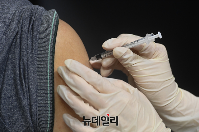 ▲ 충남 홍성에서 13일 유효기관이 지난 화이자 백신을 20명에게 접종을 한 사실이 밝혀진 가운데 같은 지역에서 30대 공무원이 2차 백신을 접종한 후 사망하는 사고가 발생했다.ⓒ뉴데일리 DB