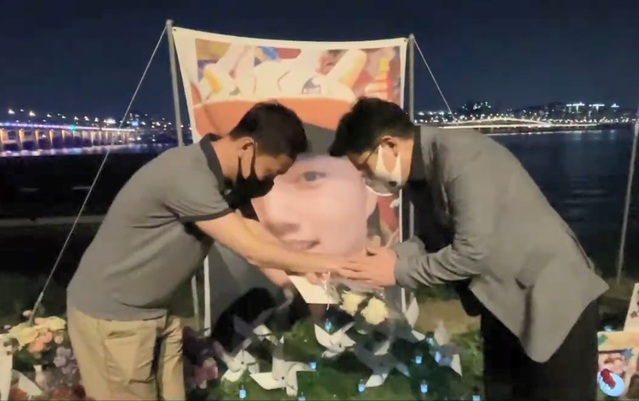 ▲ 지난 주말 서울 반포한강시민공원에서 열린 고 손정민 씨 추모행사에 참석한 황교안 전 총리. ⓒ뉴데일리