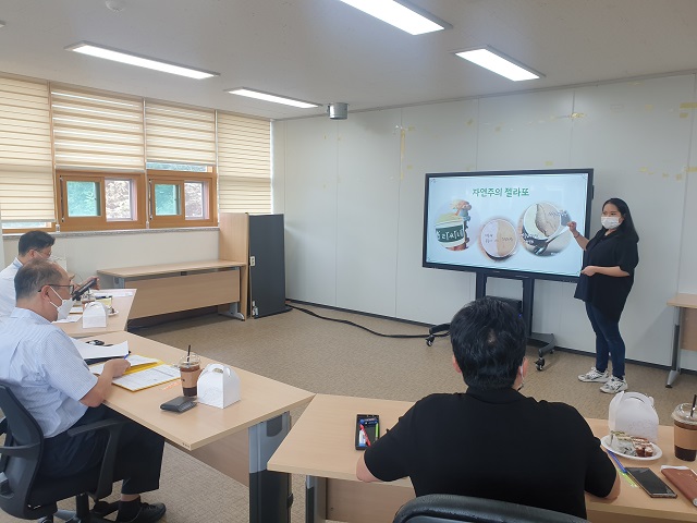 ▲ 의성군이 지난 13일 안동대학교 지역산학협력관에서 2021년 청년예비창업가 육성사업 참여자 사업추진 공유회를 개최했다.ⓒ의성군