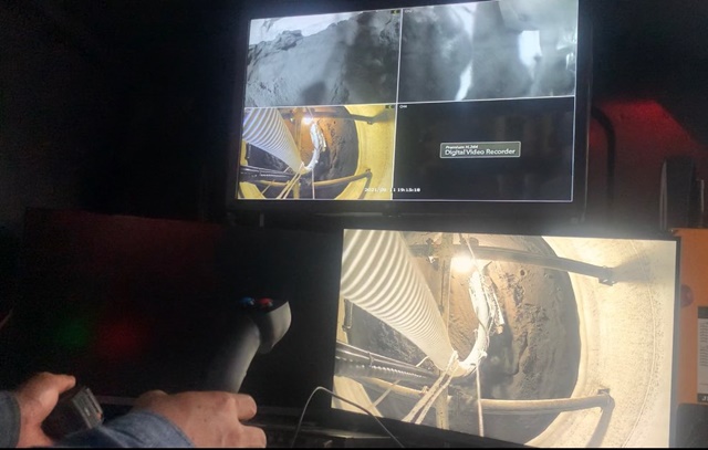 ▲ 로봇을 활용한 질소 분위기 촉매 교체작업. ⓒGS칼텍스