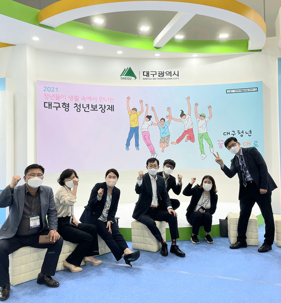 ▲ 대구시는 청년들이 스스로 문제를 해결하는 ‘청년자강(自强) 정책’ 과 ‘청년귀환(歸還) 정책’ 등 선도적인 정책실험을 통해 새로운 길을 만들어 나가고 있고 중앙청년정책조정위원회와 타 지자체가 특별히 주목하고 있다.ⓒ대구시