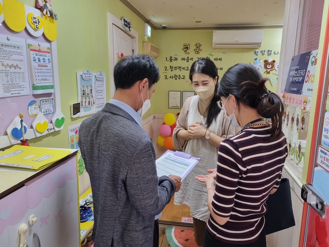 ▲ 경북도는 어린이집 대상으로 △비상연락체계 마련 △감염관리책임자 지정 △감염병예방관리 교육 수행 △격리실 운영 △환기 주기 준수 △일 2회 이상 수시 소독 등을 중점 점검했다.ⓒ경북도