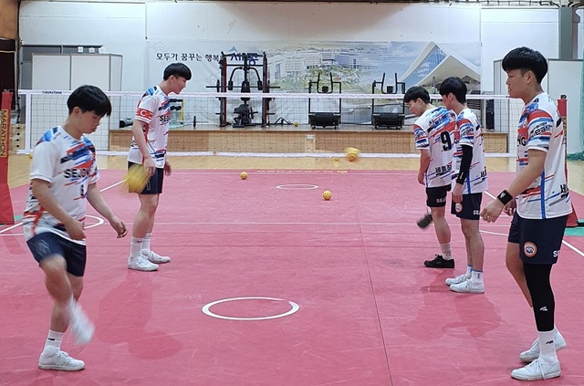 ▲ 세종하이텍고등학교 세팍타크로팀 3학년 김성훈·이승우·우정호 군이 청소년 국가대표로 선발됐다.ⓒ세종교육청