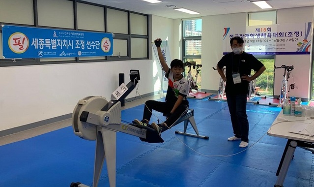 ▲ 세종시 장애학생 선수인 유건우 선수가 제15회 전국장애학생체육대회 조정 종목에 출전해 금메달을 획득했다. 사진은 훈련 중인 유건우 선수.ⓒ세종시