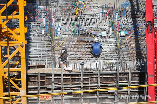 ▲ 올해 건설현장에서의 중대재해가 급증하자 건설노조를 중심으로 건설안전특별법 제정을 요구하는 목소리가 커지면서 건설업체들이 긴장하고 있다. 위사진은 특정사실과 관련없음ⓒ뉴시스