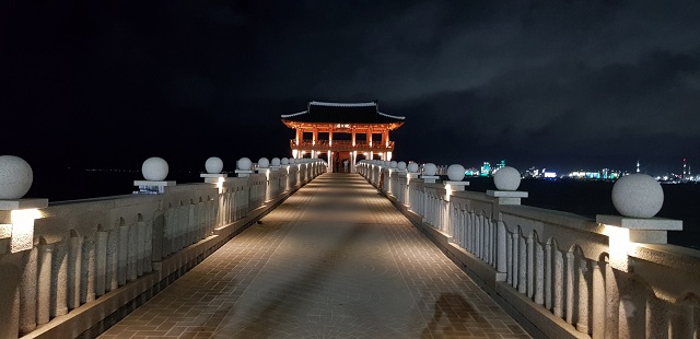 ▲ 포항시는 영일대 해상누각을 새롭게 단장해 재개방했다.ⓒ포항시