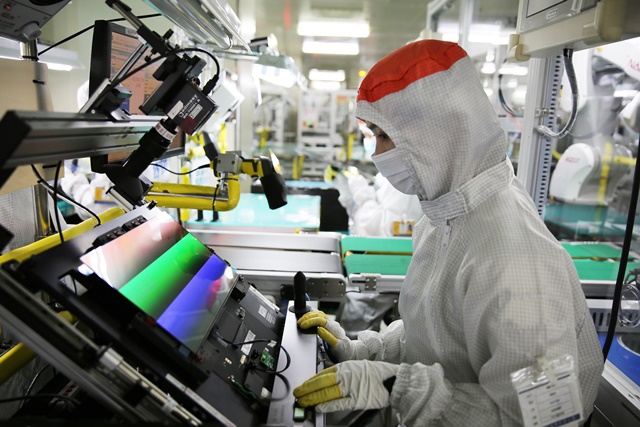 ▲ (자료사진) 삼성디스플레이 노트북용 OLED 생산 현장. ⓒ삼성디스플레이
