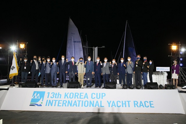 ▲ 울진군과 코리아컵국제요트대회조직위원회는 지난 24일 울진 후포마리나항에서 ‘제13회 코리아컵 국제요트대회’ 개막식을 개최했다.ⓒ코리아컵국제요트대회 조직위원회