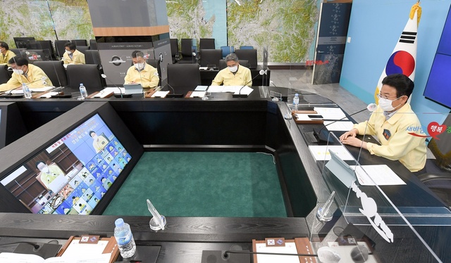 ▲ 이철우 경상북도지사는 24일 중앙재난안전대책본부(이하 중대본) 영상회의에서 제102회 전국체육대회 참가규모 축소로 인한 피해 최소화를 위한 해법을 국무총리에게 제안했다.ⓒ경북도