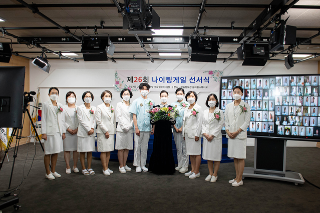 ▲ 대구한의대학교(총장 변창훈) 간호학과는 지난 15일 학술정보관 6층 꿈이룸 스튜디오에서 경건한 분위기 속에 제26회 나이팅게일 선서식을 진행했다.ⓒ대구한의대