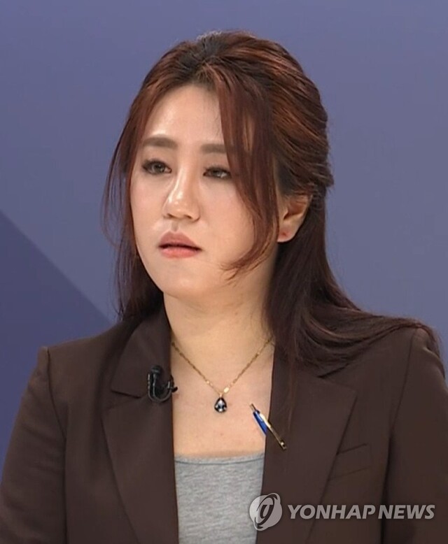 ▲ 야당을 통한 여권 인사 고발 사주 의혹의 제보자임을 밝힌 조성은 전 미래통합당(현 국민의힘) 선거대책위원회 부위원장이 지난달 10일 JTBC 뉴스룸에 출연해 인터뷰를 하고 있다. ⓒ연합뉴스