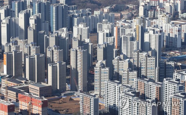 ▲ 2021년 1월 경기도 광주 남한산성에서 바라본 위례신도시에 건축중인 아파트의 모습. ⓒ연합뉴스