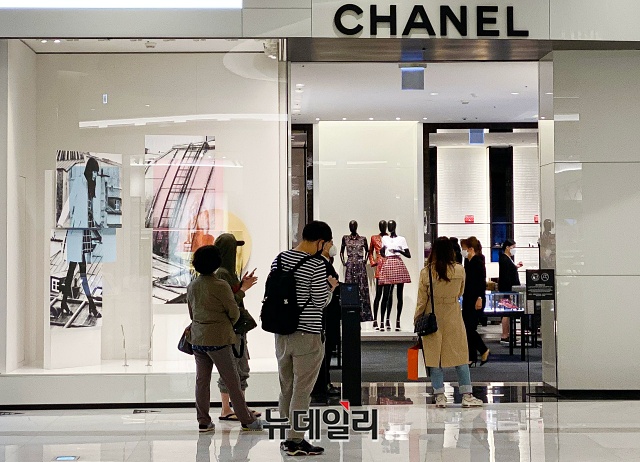 ▲ 오는 10월 1일 인천국제공항 제1여객터미널(T1) 면세점에 글로벌 명품 브랜드 '샤넬' 매장이 문을 연다. 지난 2015년 철수 이후 6년 만이다.ⓒ뉴데일리DB