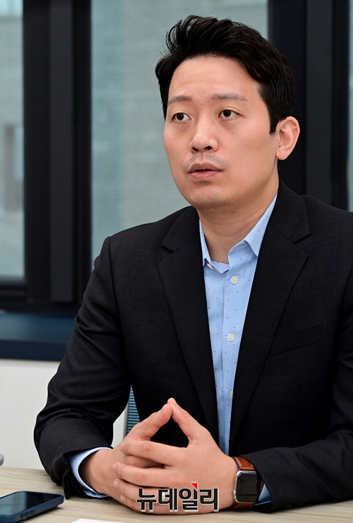 ▲ 27일 서울 영등포구 여의도 태흥빌딩에서 뉴데일리와 인터뷰중인 국민의힘 이기인 성남시의원 ⓒ정상윤 기자