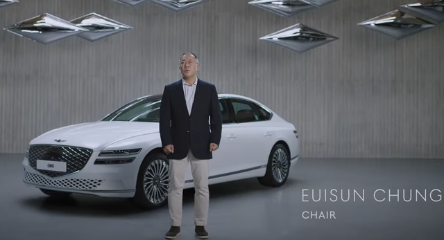 ▲ 정의선 현대차그룹 회장이 제네시스 전동화 전략을 발표하는 모습. ⓒ발표영상 캡쳐