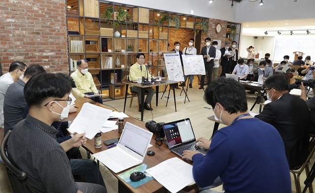 ▲ 양승조 충남도지사가 29일 도청 프레스룸에서 기자간담회를 갖고 있다.ⓒ충남도