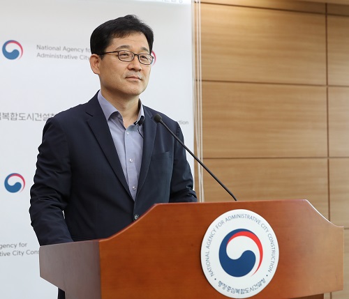 ▲ 유근호 행복청 기반시설국장이 29일 온라인 브리핑을 통해 행복도시 2040년 탄소중립도시 추진전략을 발표하고 있다.ⓒ행복청