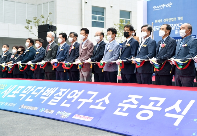 ▲ 준공식에는 이철우 도지사, 이강덕 포항시장, 김무환 포스텍 총장 및 도‧시의원 등 50여 명이 참석한 가운데 경과보고, 환영사, 격려사, 축사, 테이프커팅, 현장투어 등 순으로 진행됐다.ⓒ경북도