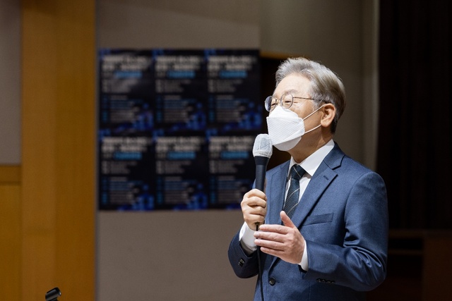 ▲ 29일 이재명 경기도지사가 여의도 중앙보훈회관에서 열린 '개발이익 환수제도 문제와 개선방안에 대한 긴급 토론회'에서 발언을 하고 있다. ⓒ이재명 캠프