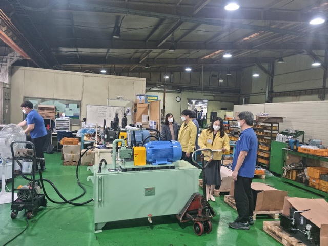 ▲ 경상북도(이철우 도지사)에서는 지역 내 외국인 근로자를 중심으로 확진자가 지속해서 발생하면서 지역 외국인 고용사업장에 대해 도와 시군이 합동으로 특별방역점검을 실시했다고 29일 밝혔다.ⓒ경북도